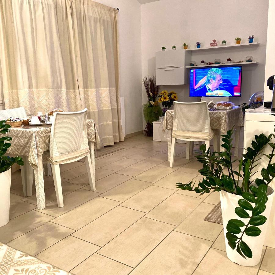 Il Girasole Bed & Breakfast Domus De Maria Luaran gambar