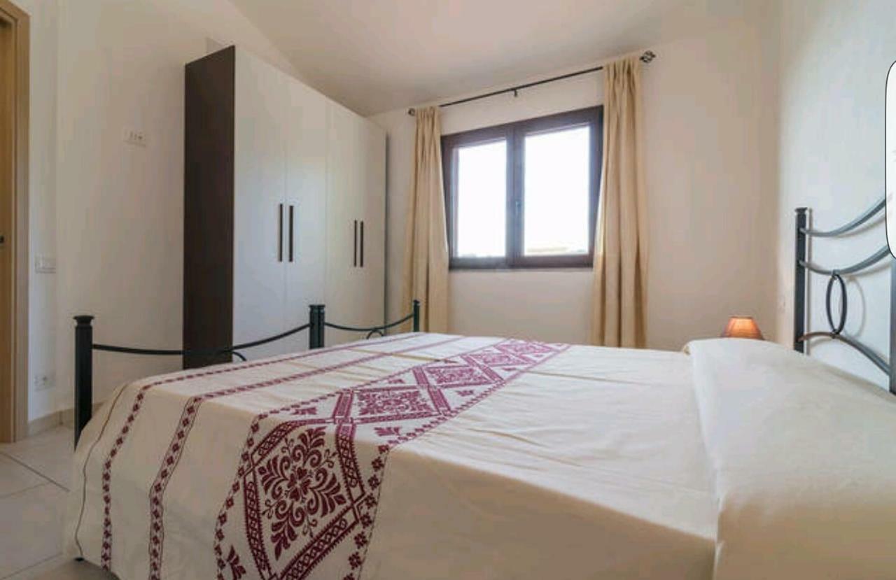 Il Girasole Bed & Breakfast Domus De Maria Luaran gambar