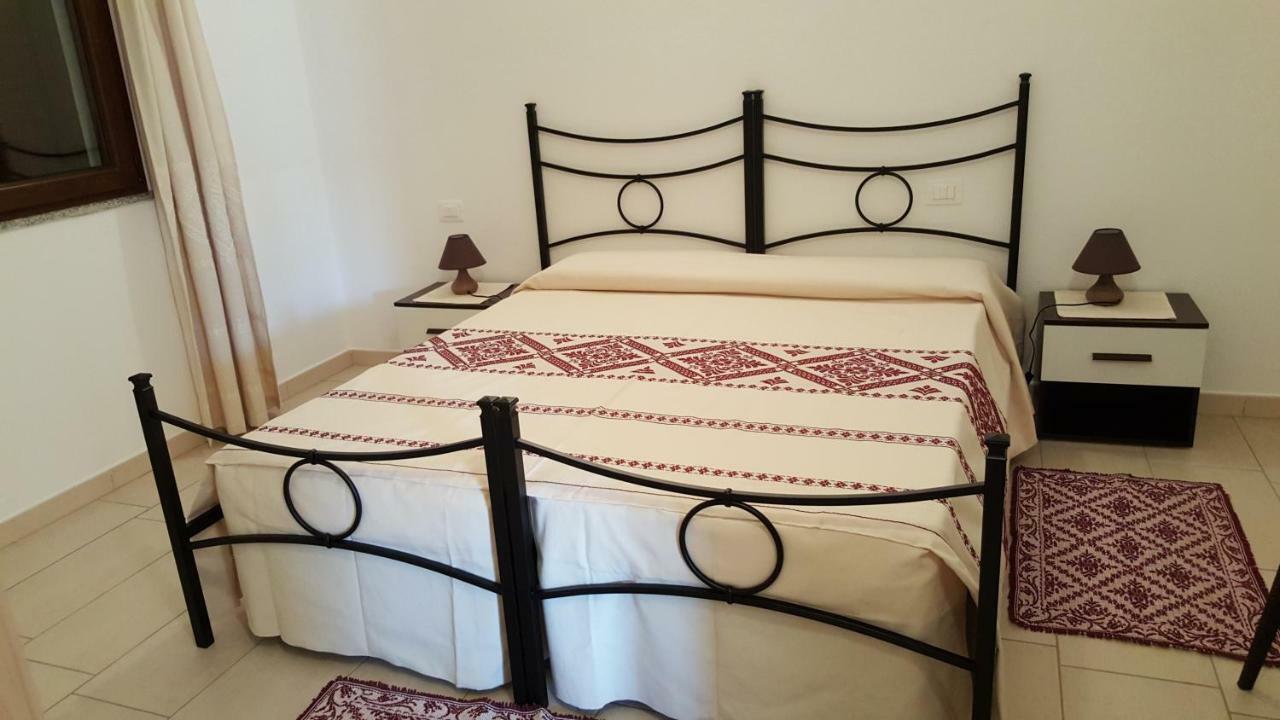 Il Girasole Bed & Breakfast Domus De Maria Luaran gambar