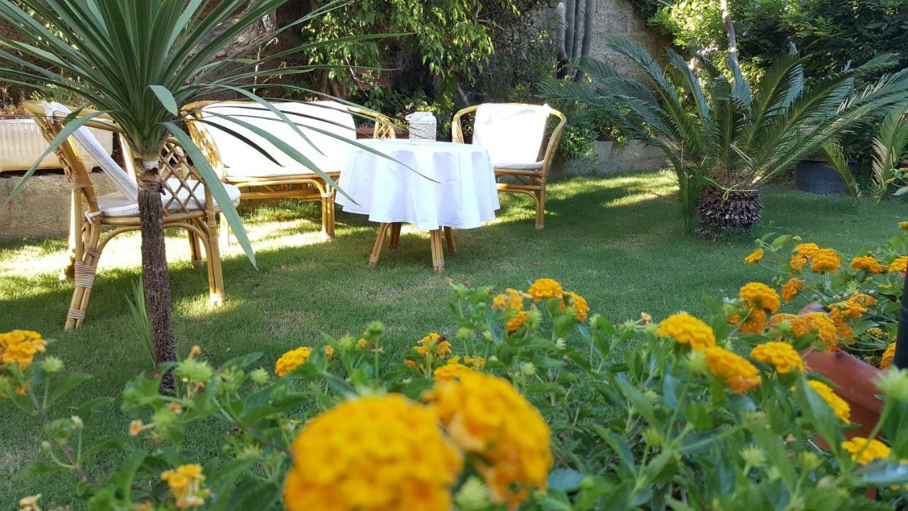 Il Girasole Bed & Breakfast Domus De Maria Luaran gambar