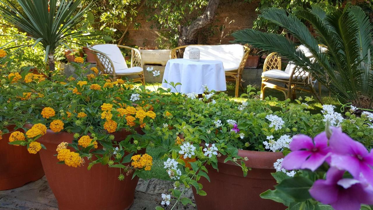 Il Girasole Bed & Breakfast Domus De Maria Luaran gambar