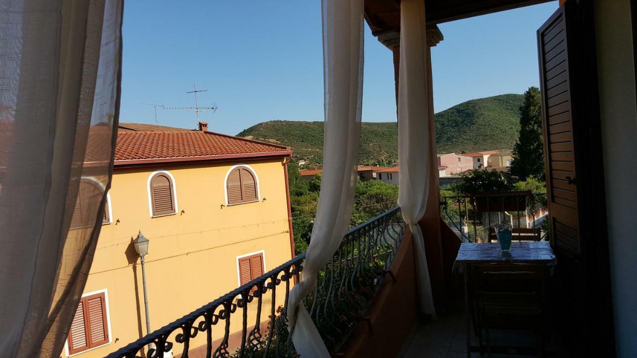 Il Girasole Bed & Breakfast Domus De Maria Luaran gambar