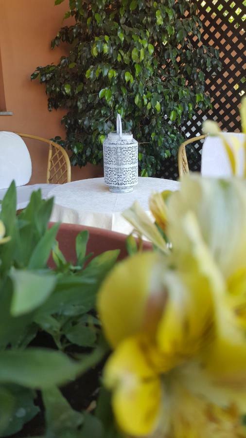 Il Girasole Bed & Breakfast Domus De Maria Luaran gambar