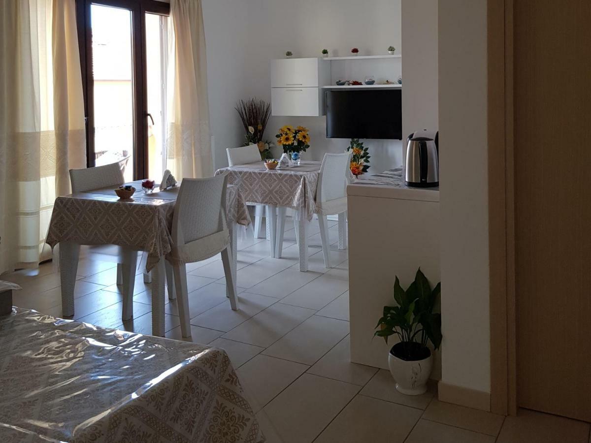 Il Girasole Bed & Breakfast Domus De Maria Luaran gambar